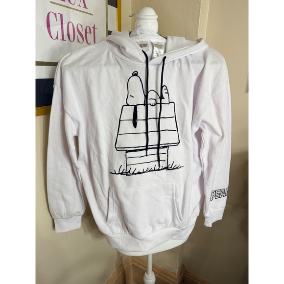 Peanuts Tops - Peanuts Snoopy Doghouse Graphic Hoodie White Small NWT Isaac Morris Sweatshirt